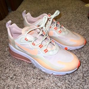 Women’s Nike Air 270 shoes. Light orange/ peach color. Super comfy and cute!